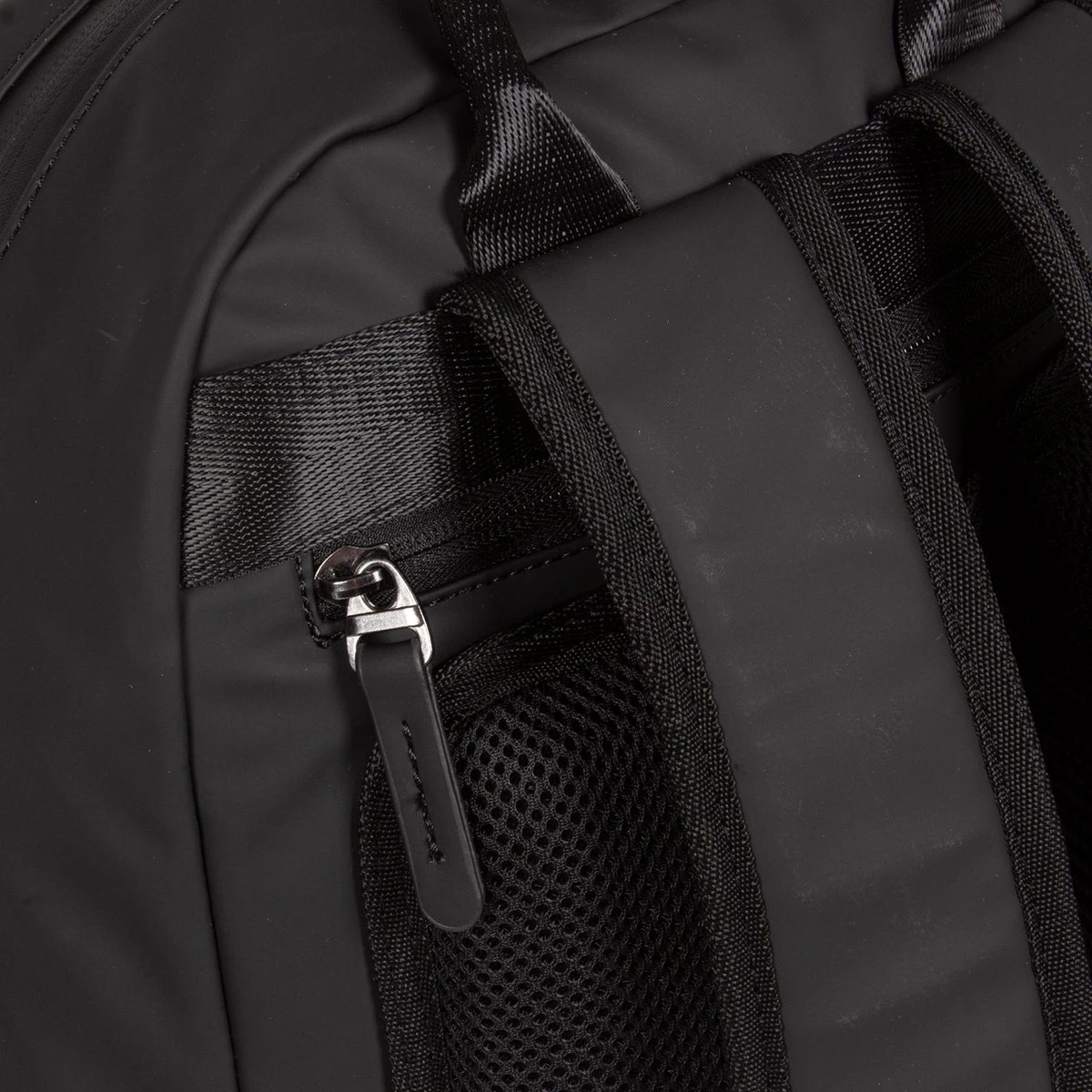 New Rebels® Harper - Rugtas - Zwart - Waterbestendig - 9L - 28x8x38cm - Rugzak / Backpack - Afbeelding 18