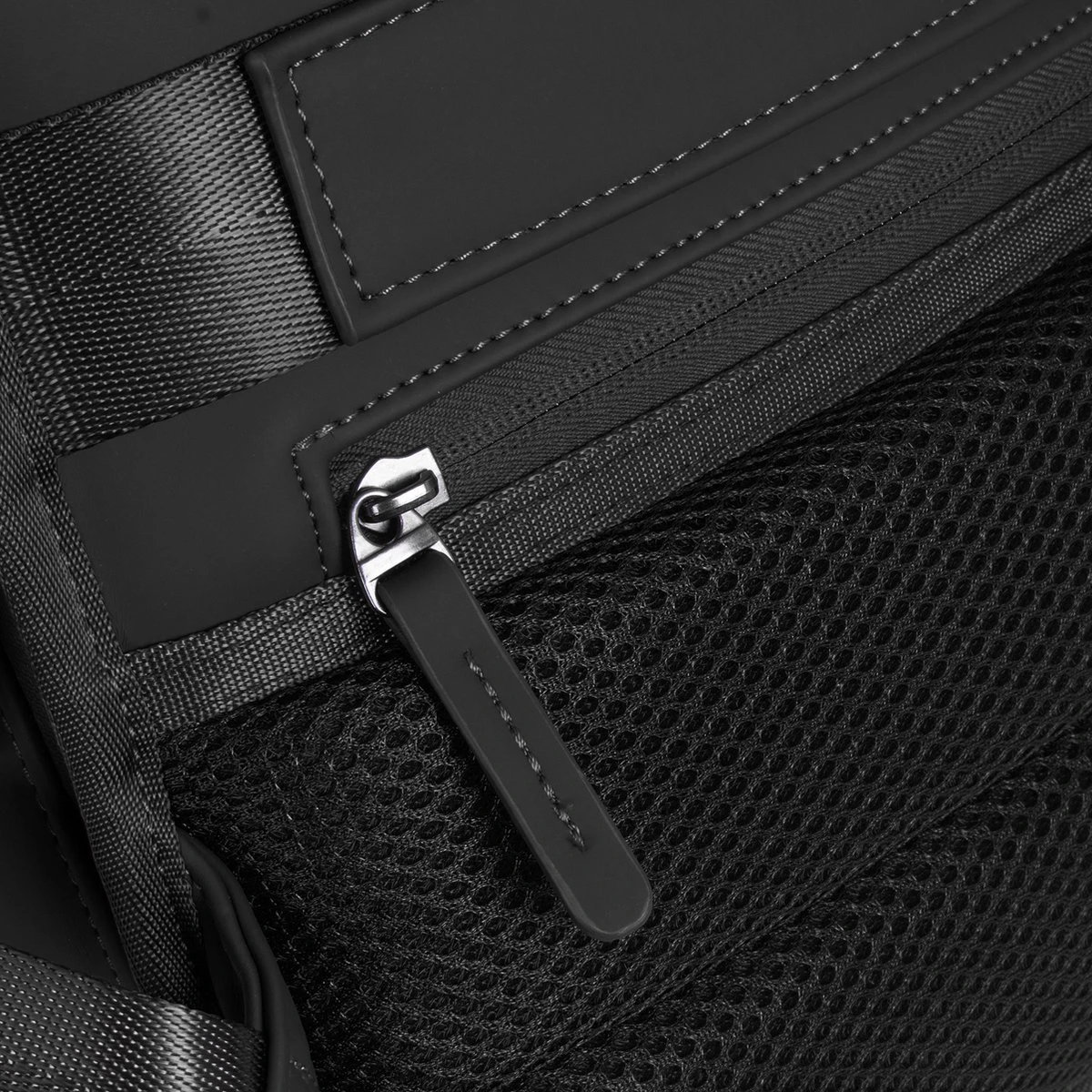 New Rebels® William - Rugtas - Zwart - Waterafstotend - 15.6151413121087 - 16L - 28x13x43cm - Rugzak / Backpack - Afbeelding 6